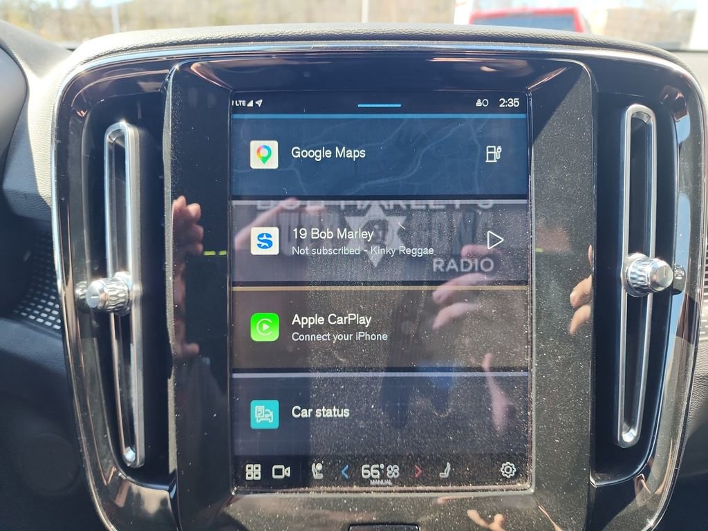 Used 2022 Volvo XC40 P8 Recharge Plus image 16