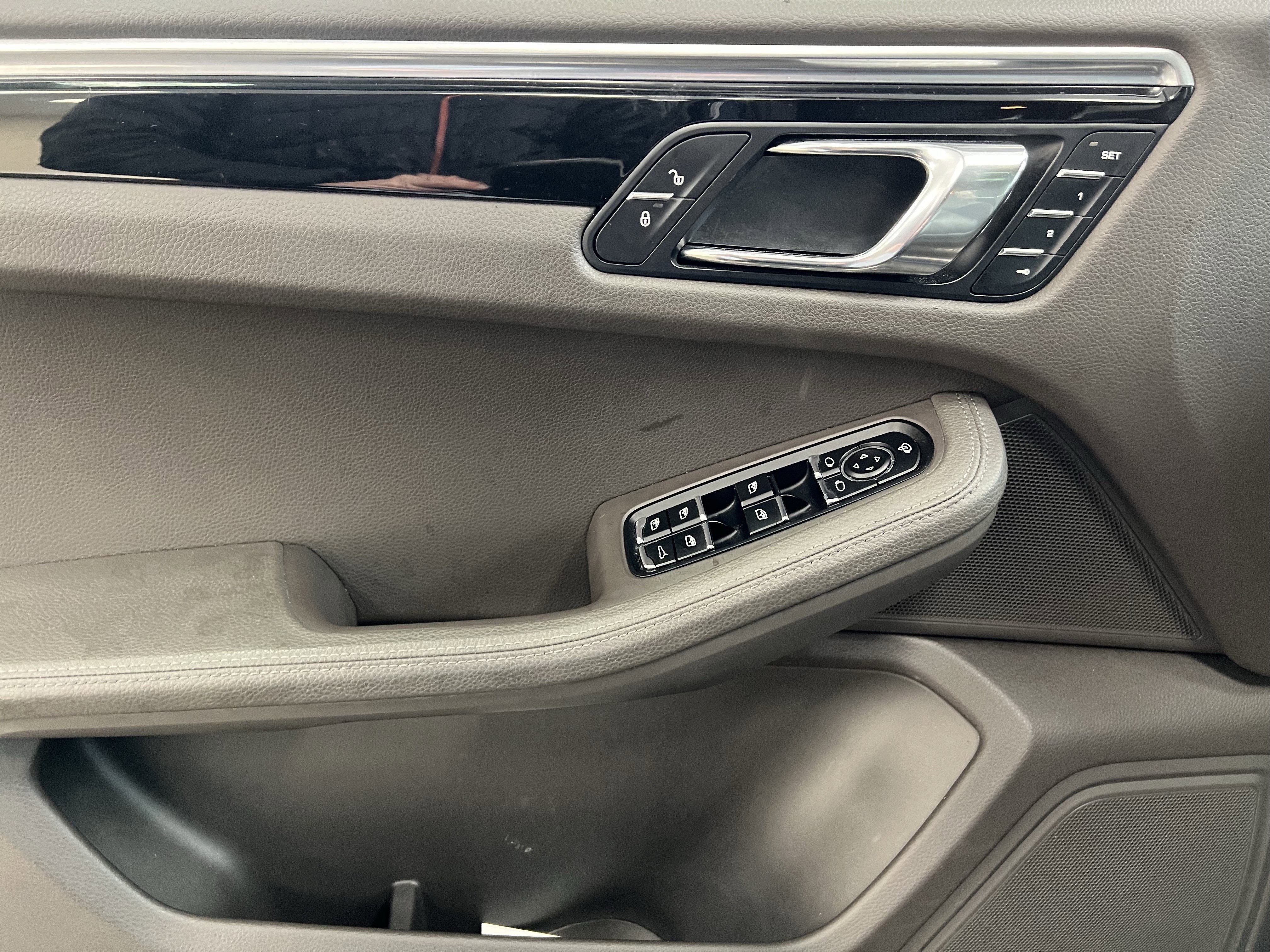 Used 2016 Porsche Macan S image 14