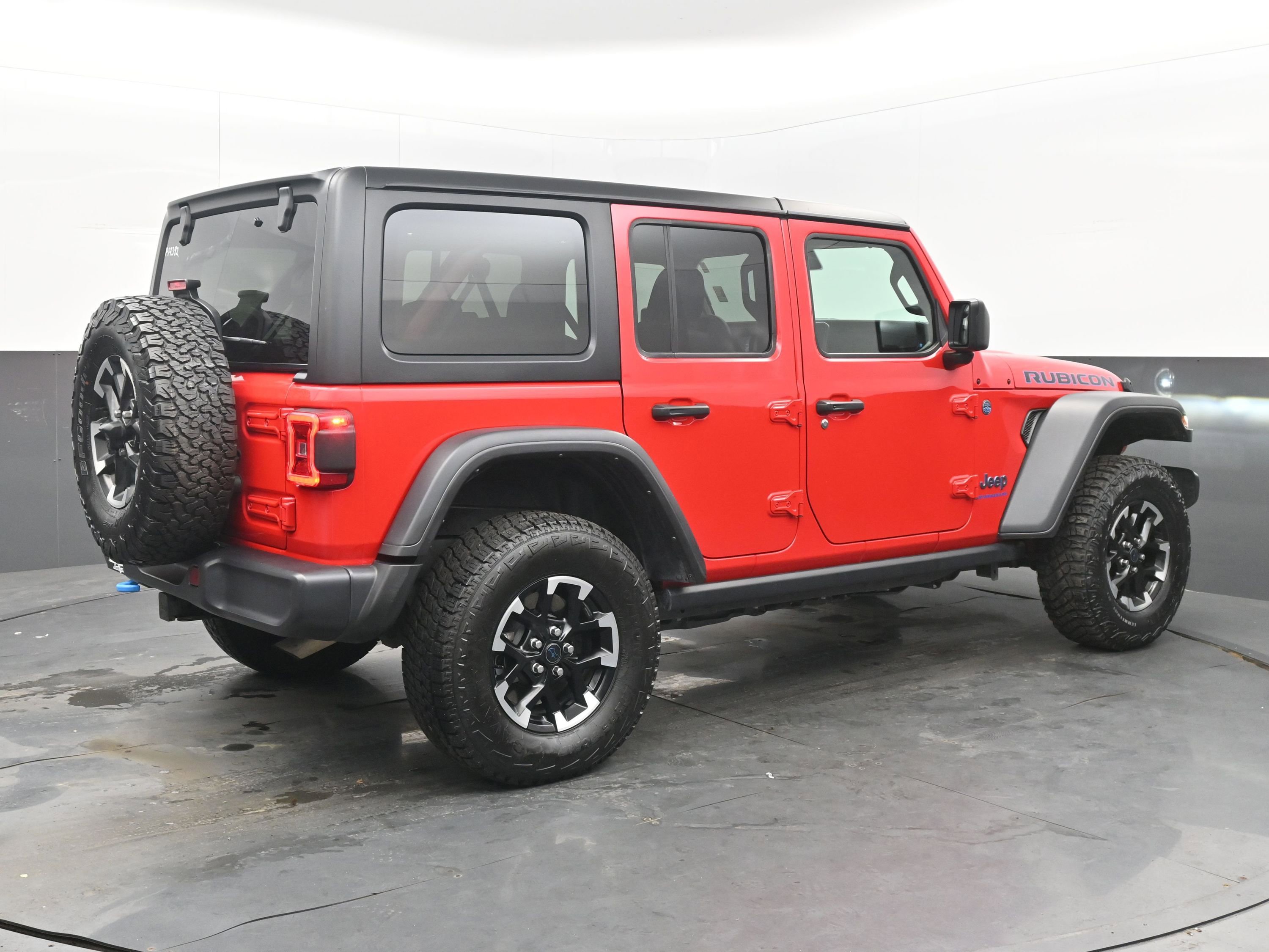Used 2024 Jeep Wrangler Unlimited Rubicon 4xe image 9