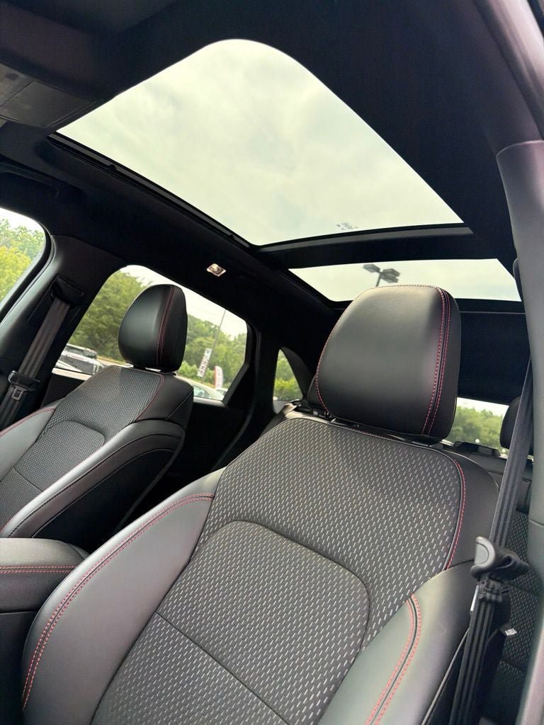 New 2025 Ford Escape ST-Line w/ Cold Weather Package FWD image 28