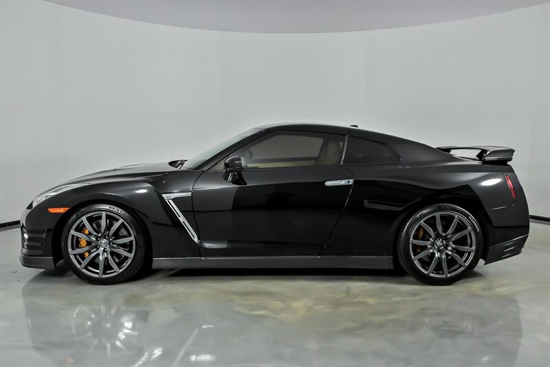 Used 2015 Nissan GT-R Premium AWD/4WD image 6