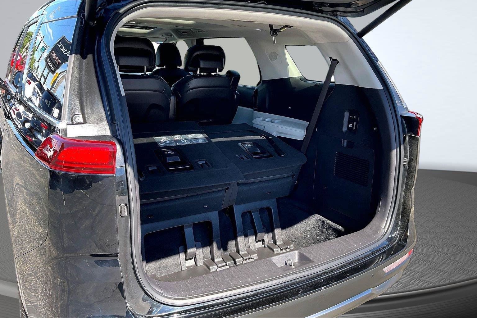 Used 2023 Kia Carnival SX Prestige FWD image 5