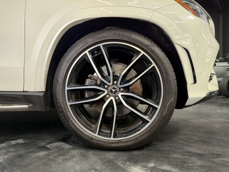 Used 2021 Mercedes-Benz GLS 580 4MATIC image 31