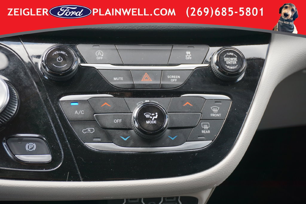 Used 2024 Chrysler Voyager LX FWD image 24