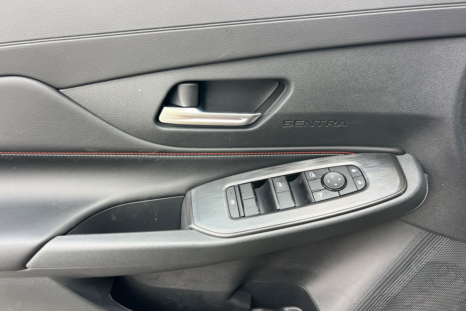 New 2027 Nissan Sentra SR w/ Floor Mat Package FWD image 8