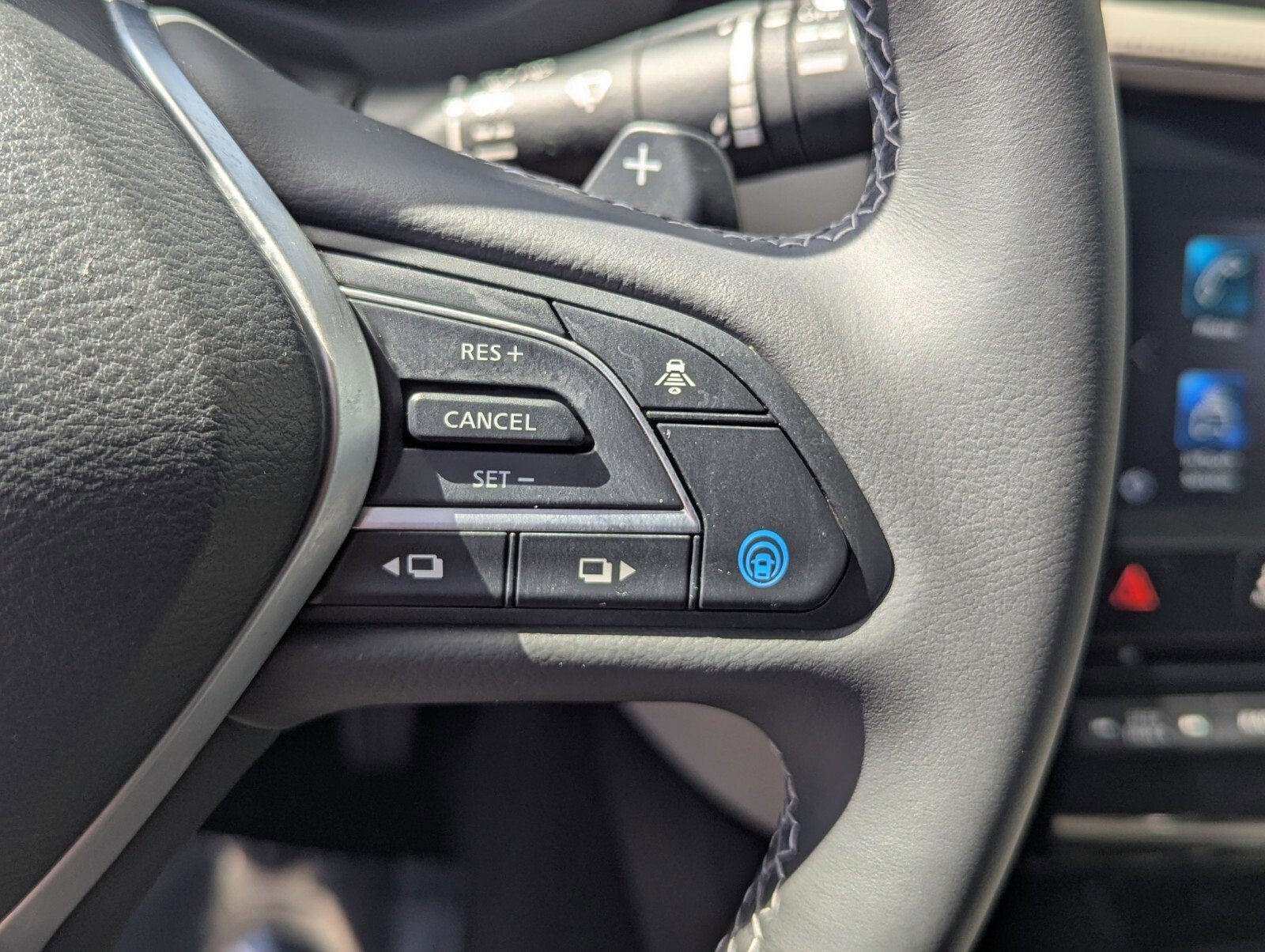 Used 2023 INFINITI QX50 Luxe w/ Accent Package FWD image 34