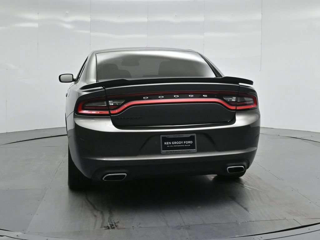 Used 2017 Dodge Charger SE w/ Blacktop Package RWD image 26
