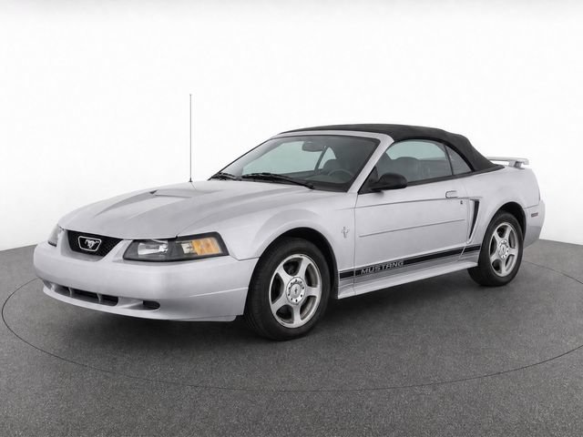 Used 2003 Ford Mustang Convertible RWD image 2