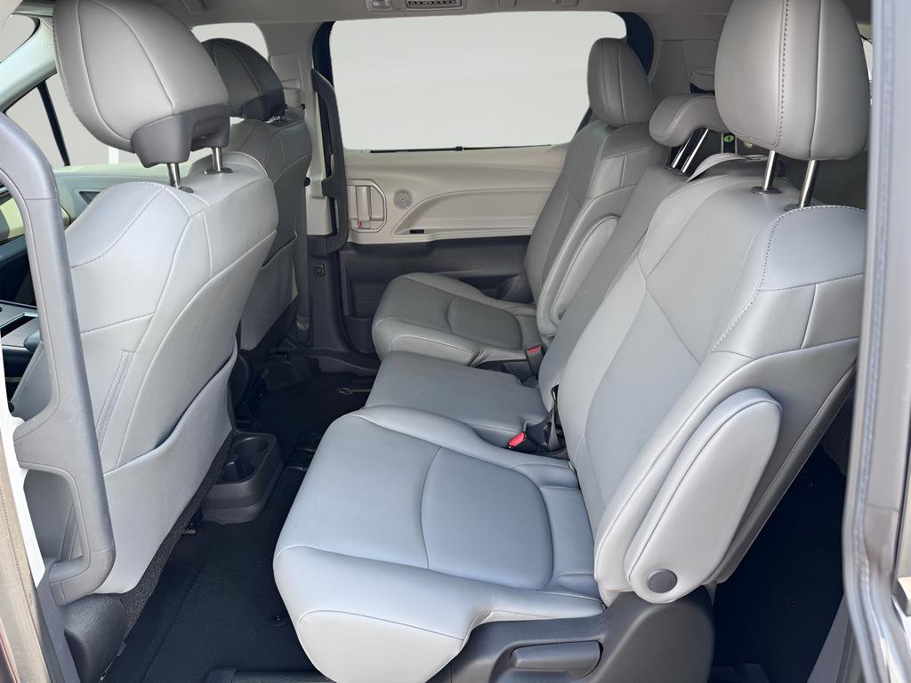 Used 2022 Toyota Sienna XLE w/ XLE Plus Package image 35