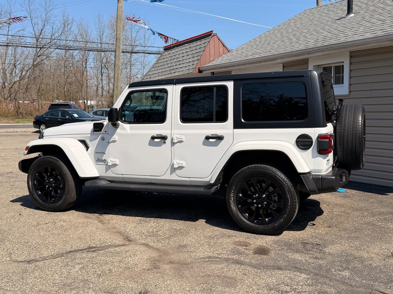 Used 2023 Jeep Wrangler Sahara w/ Cold Weather Group AWD/4WD image 4