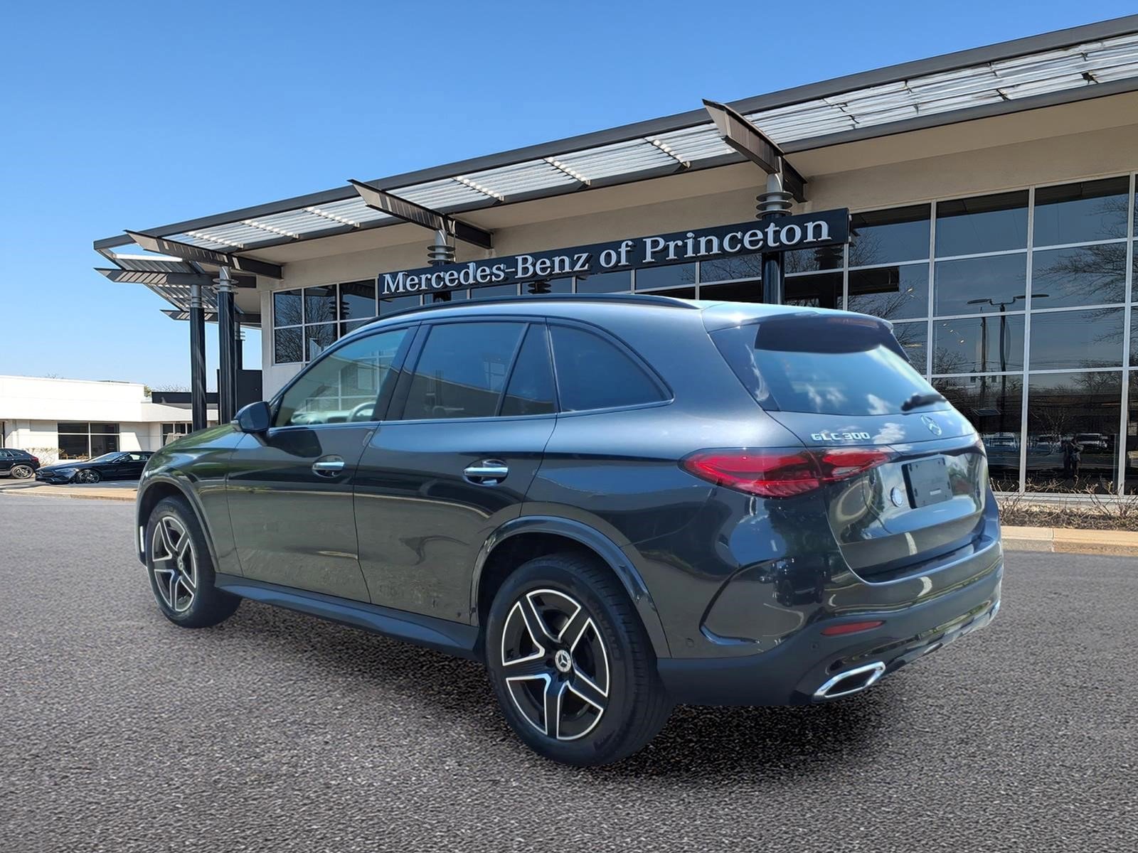 Used 2023 Mercedes-Benz GLC 300 4MATIC image 5