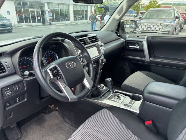 Used 2016 Toyota 4Runner SR5 AWD/4WD image 13