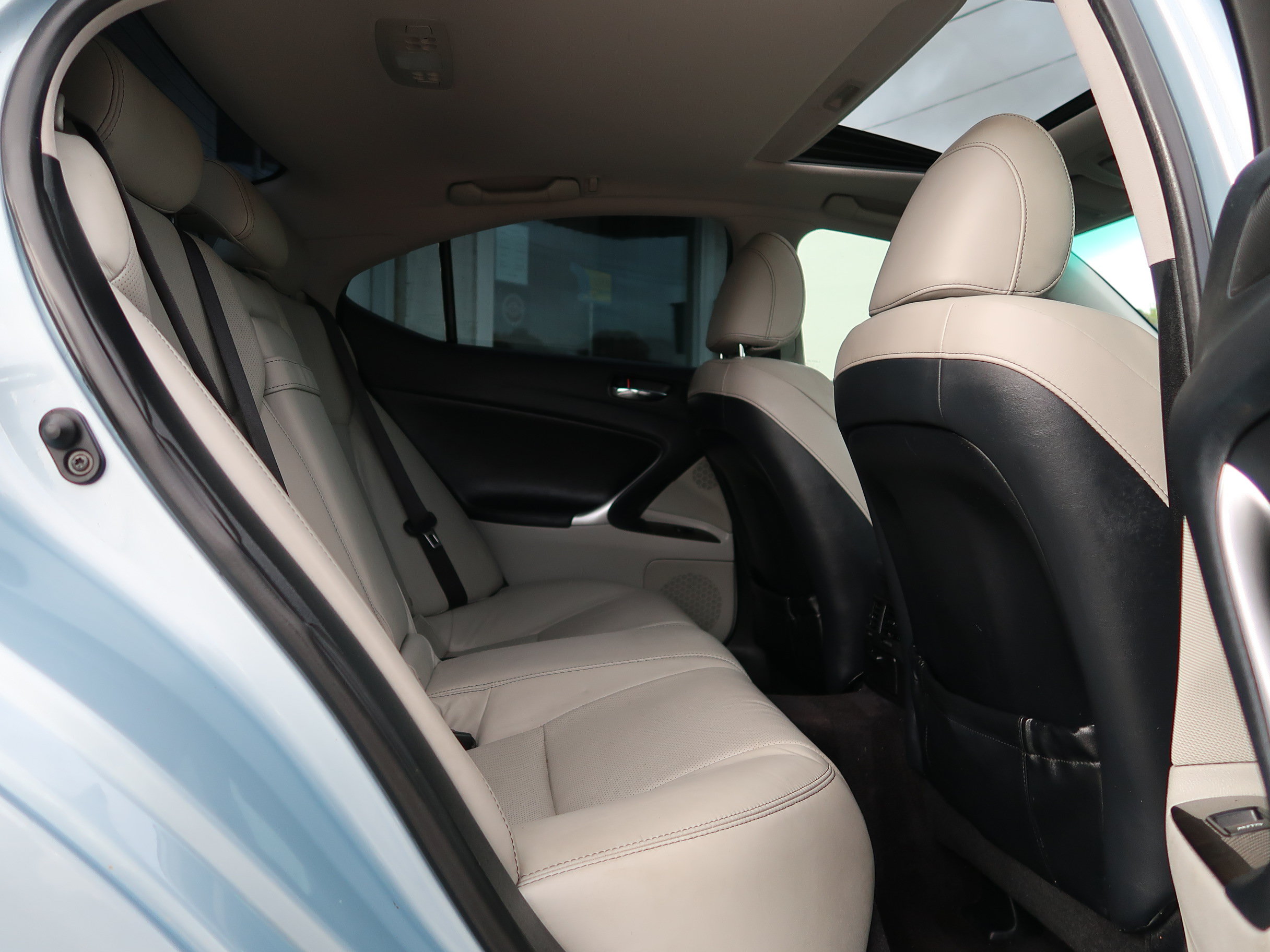 Used 2011 Lexus IS 250 w/ Premium Pkg Value Edition RWD image 28
