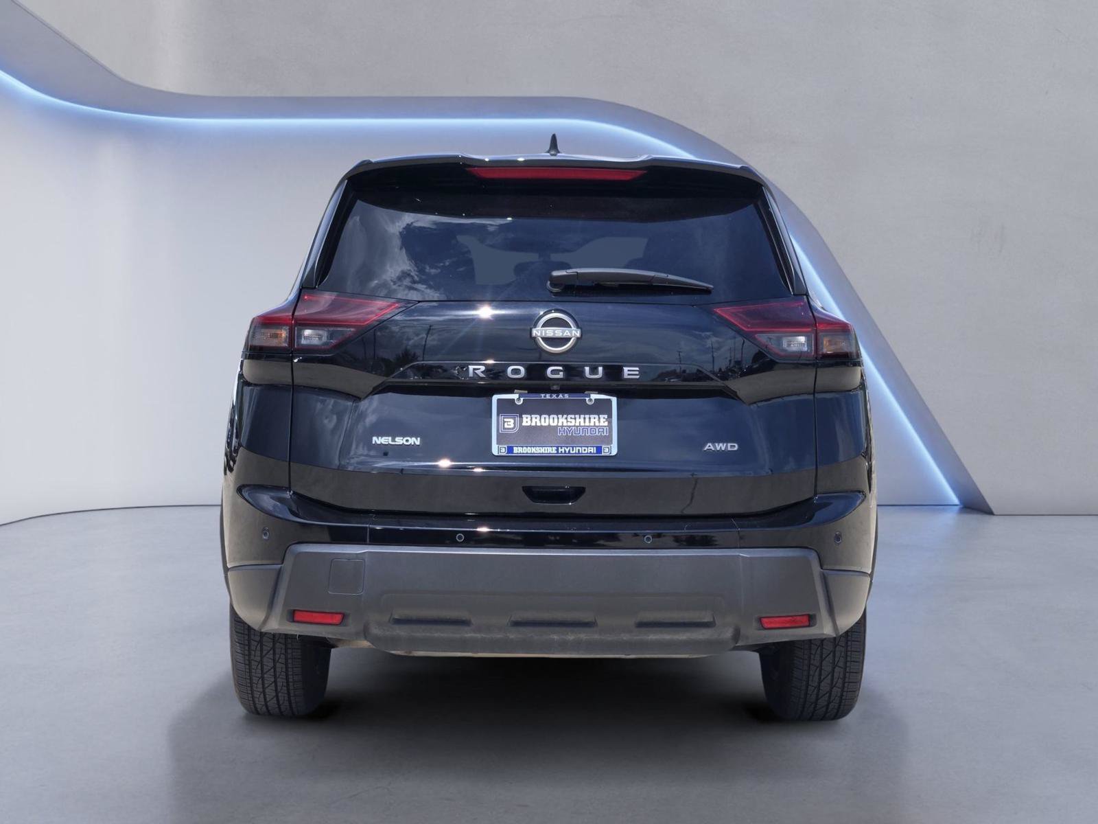 Used 2025 Nissan Rogue S AWD/4WD image 7