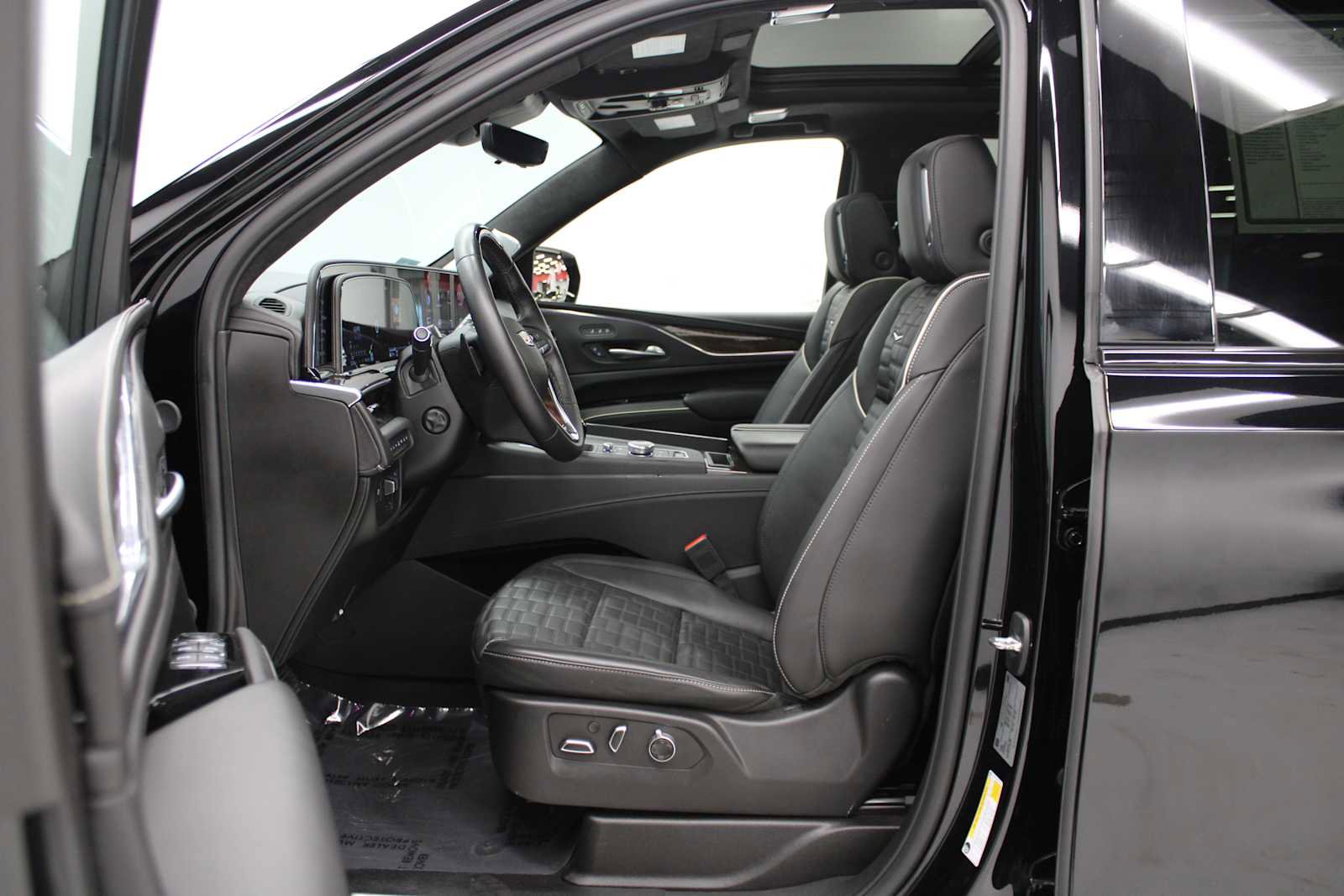 Certified 2024 Cadillac Escalade ESV Sport Platinum w/ LPO, ONYX Package image 18