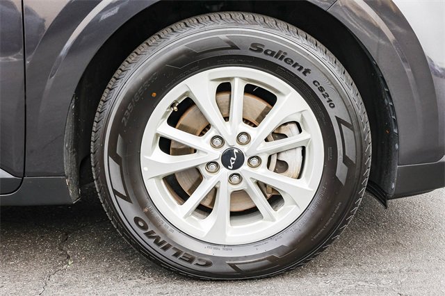 Used 2024 Kia Carnival LX image 9