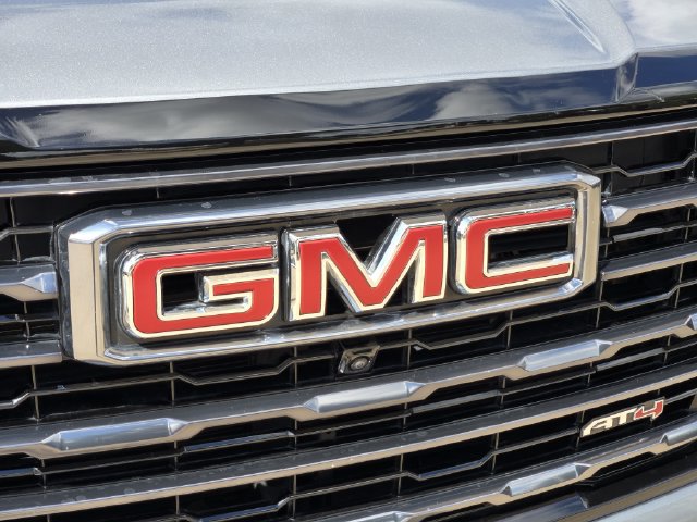 Used 2025 GMC Yukon AT4 w/ AT4 Premium Package AWD/4WD image 12