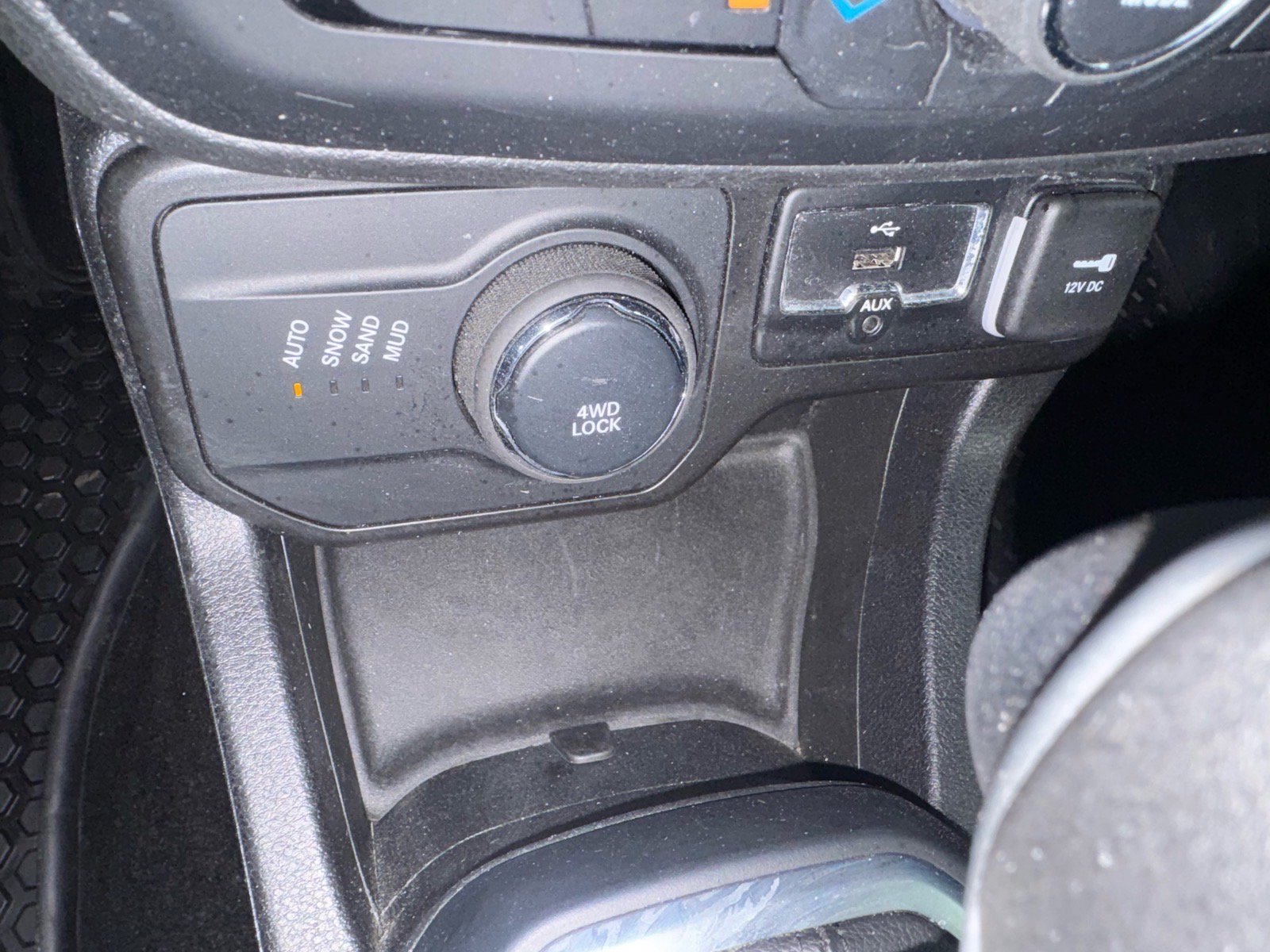 Used 2019 Jeep Renegade Latitude w/ Cold Weather Group AWD/4WD image 21