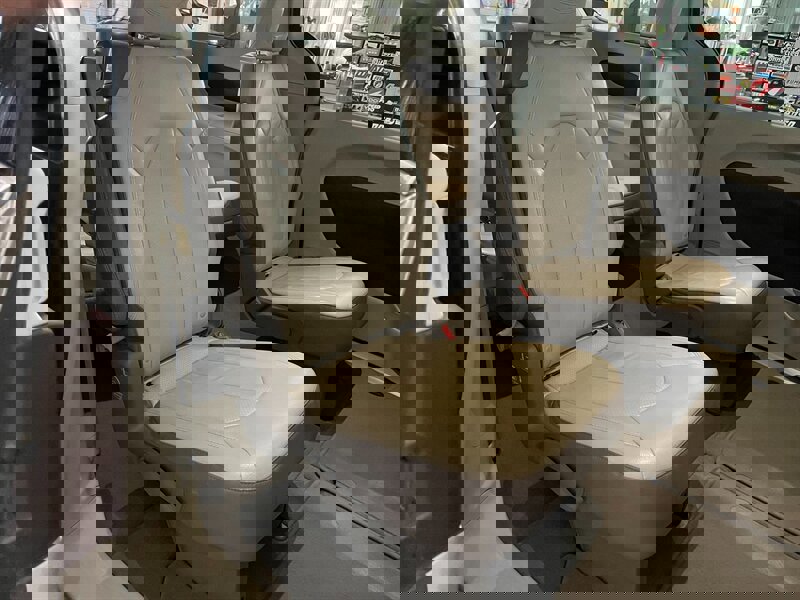 Used 2018 Chrysler Pacifica Touring-L image 18