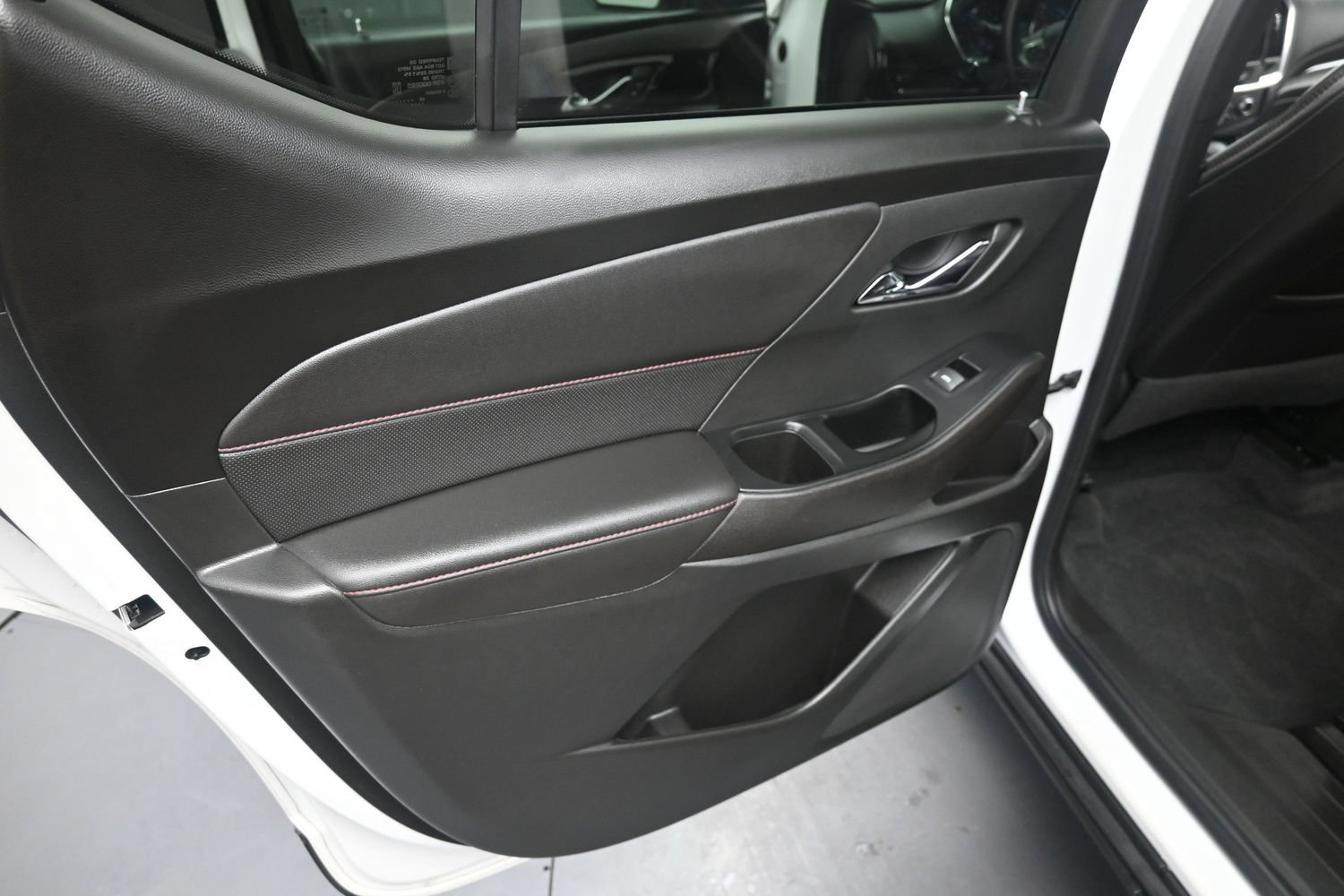 Used 2023 Chevrolet Traverse RS AWD/4WD image 37