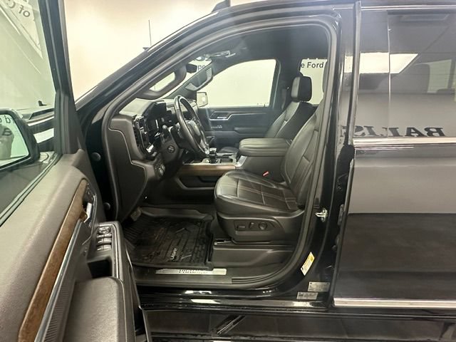 Used 2024 Chevrolet Silverado 1500 High Country w/ Technology Package AWD/4WD image 20