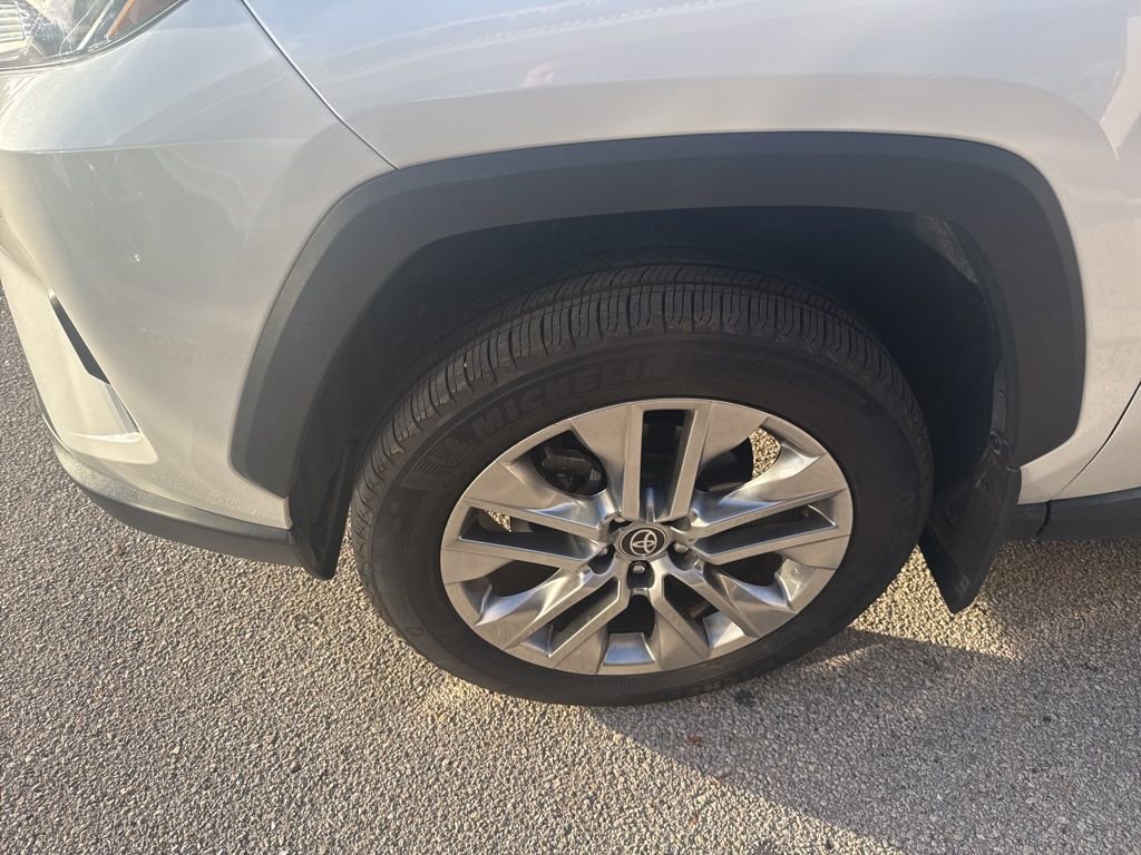 Used 2024 Toyota RAV4 XLE Premium FWD image 4