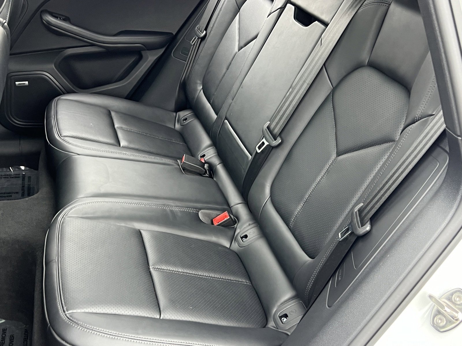 Certified 2025 Porsche Macan Turbo image 16