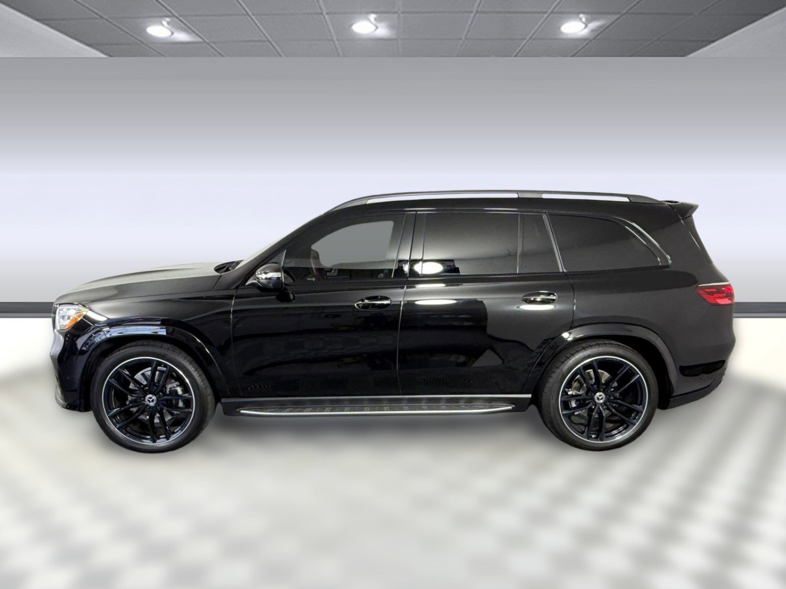 Used 2025 Mercedes-Benz GLS 580 4MATIC image 2