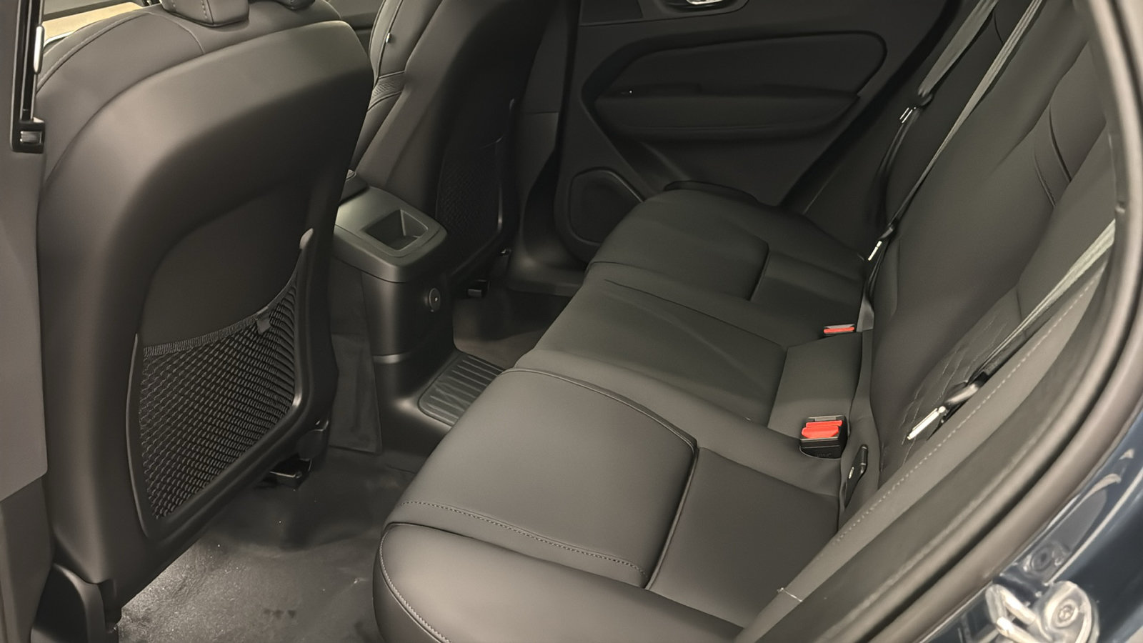 New 2027 Volvo XC60 T8 Plus AWD/4WD image 27