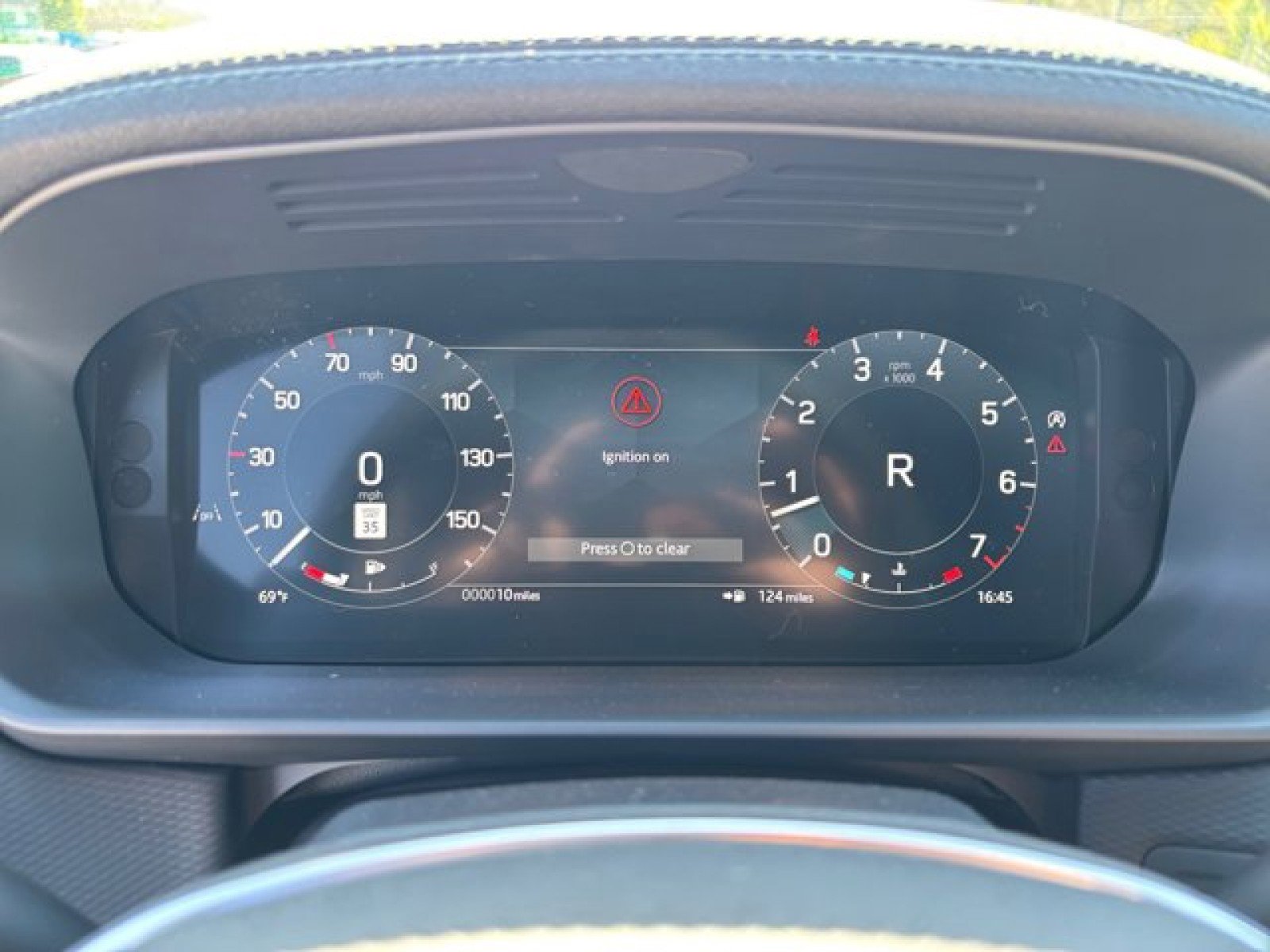 New 2025 Land Rover Discovery Dynamic SE image 24