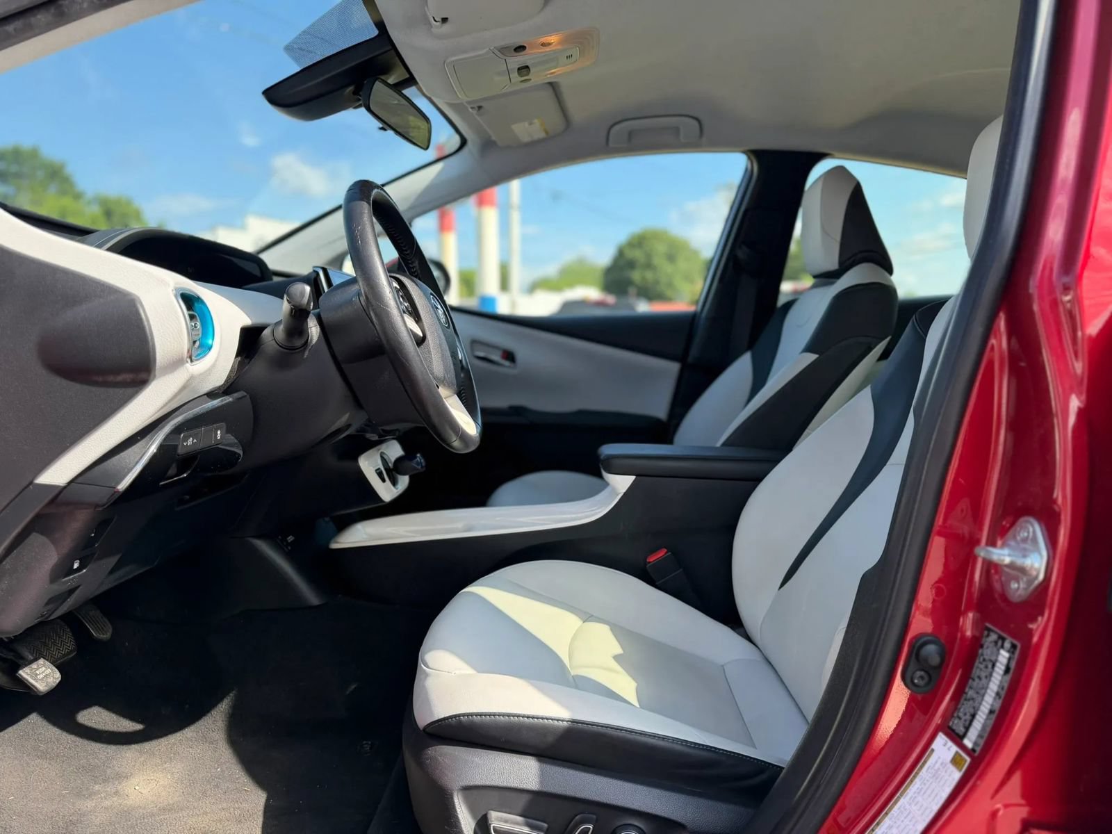 Used 2017 Toyota Prius Prime Premium w/ Carpet Mat Package FWD image 11