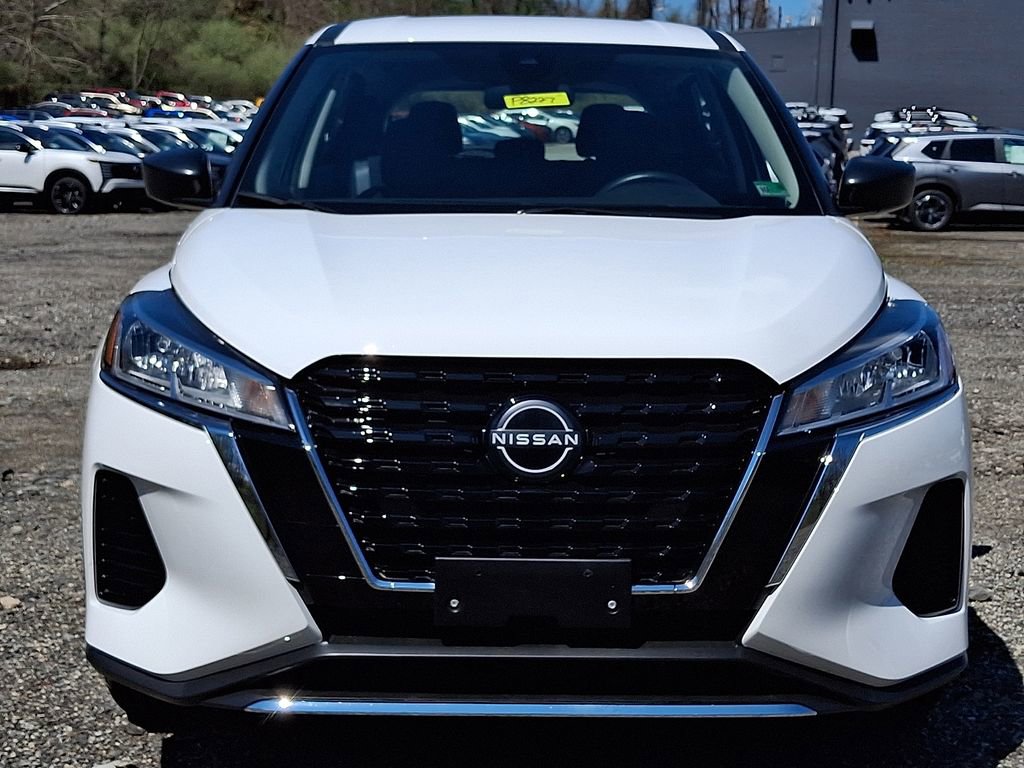 Used 2025 Nissan Kicks Play S image 2