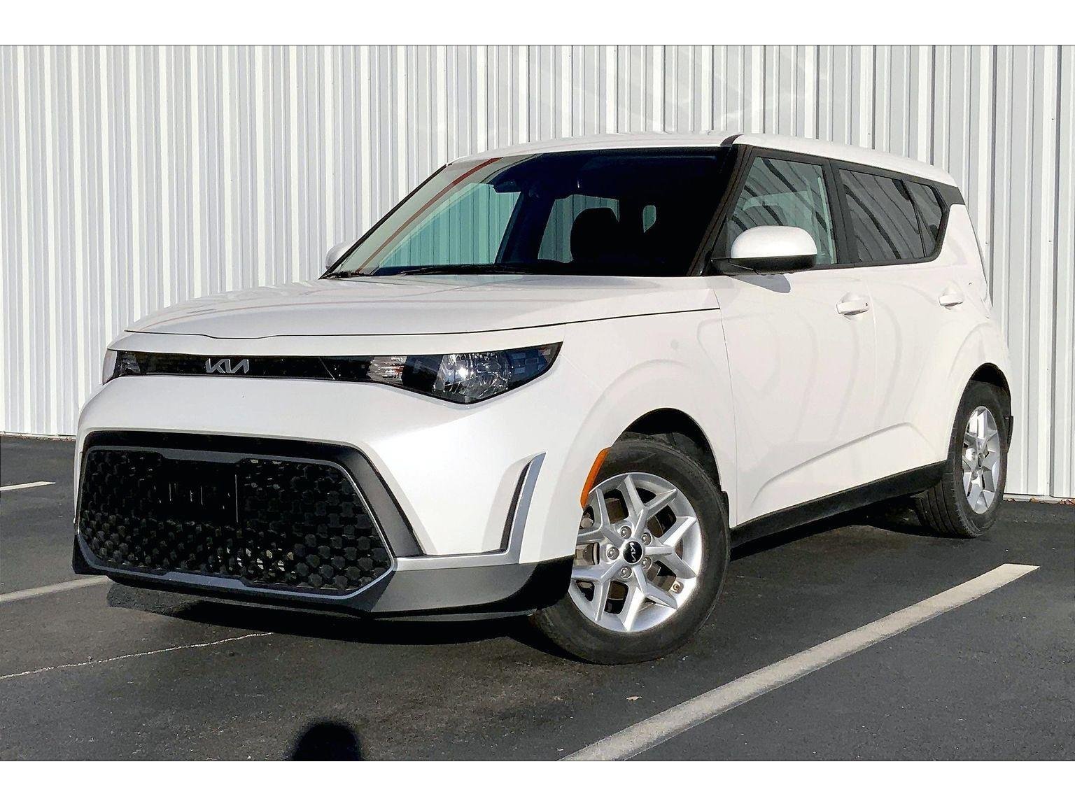 Used 2023 Kia Soul S image 1