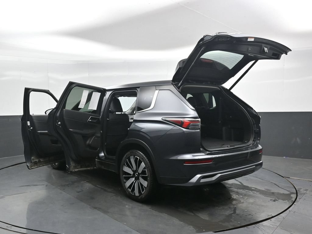 Used 2025 Mitsubishi Outlander AWD image 48
