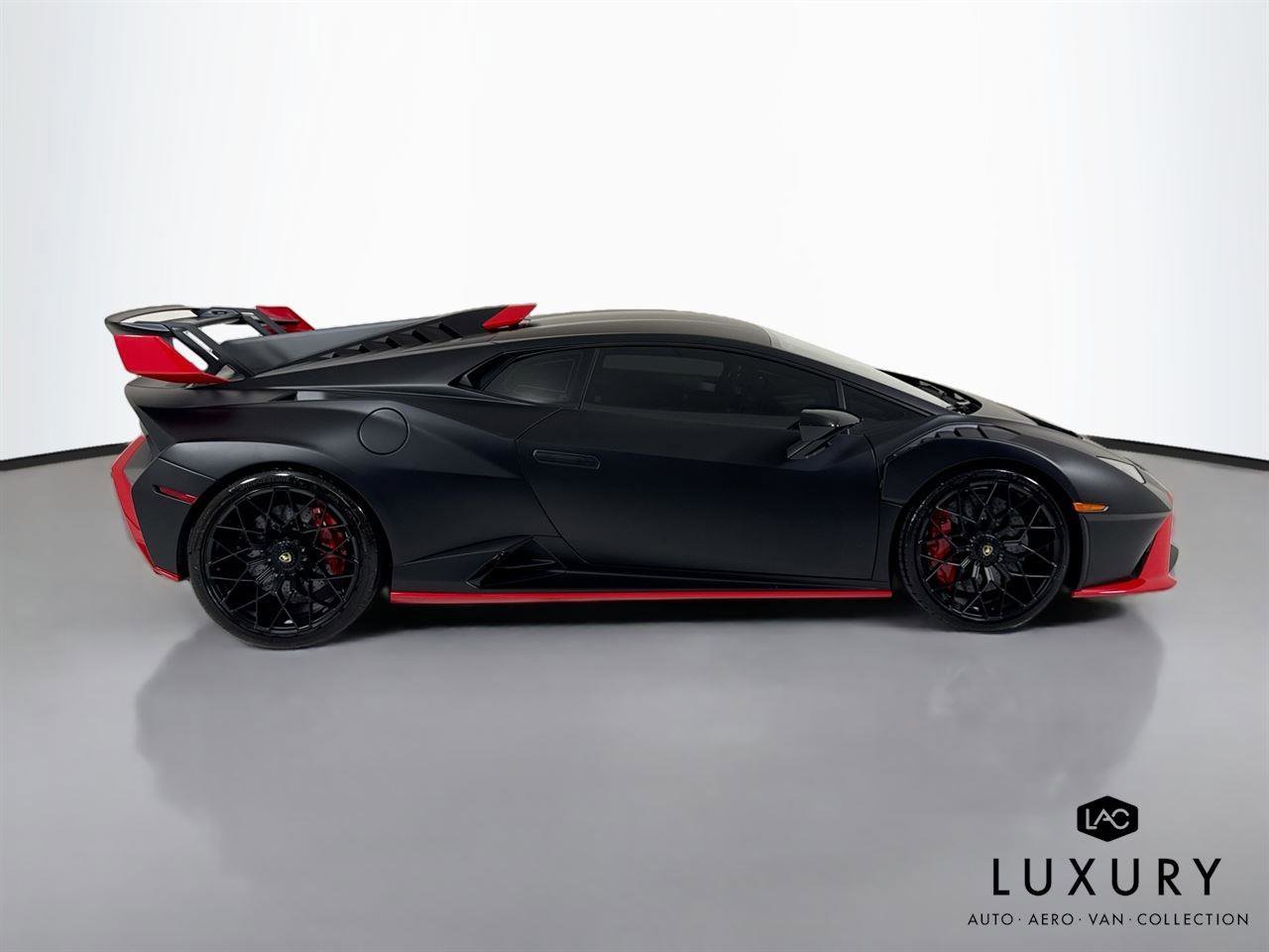 Used 2022 Lamborghini Huracan STO RWD image 5