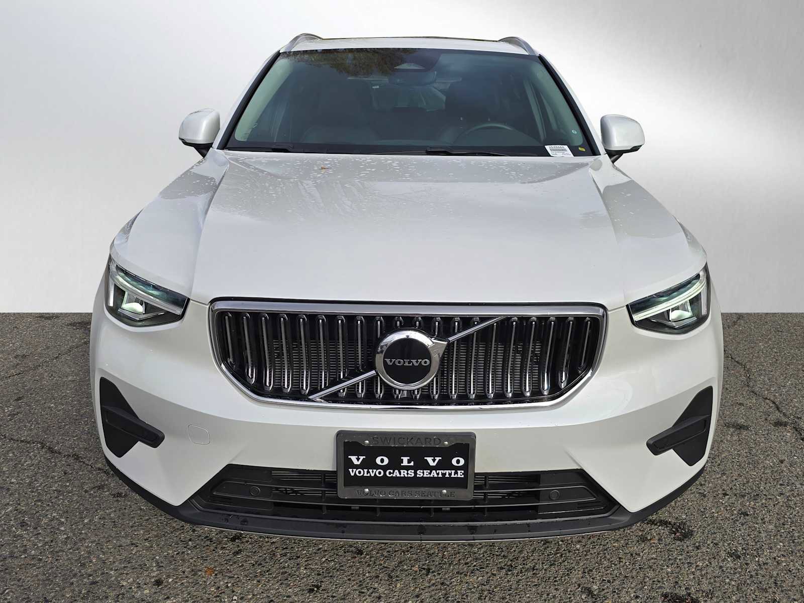 Certified 2025 Volvo XC40 B5 Core w/ Protection Package Premier image 8