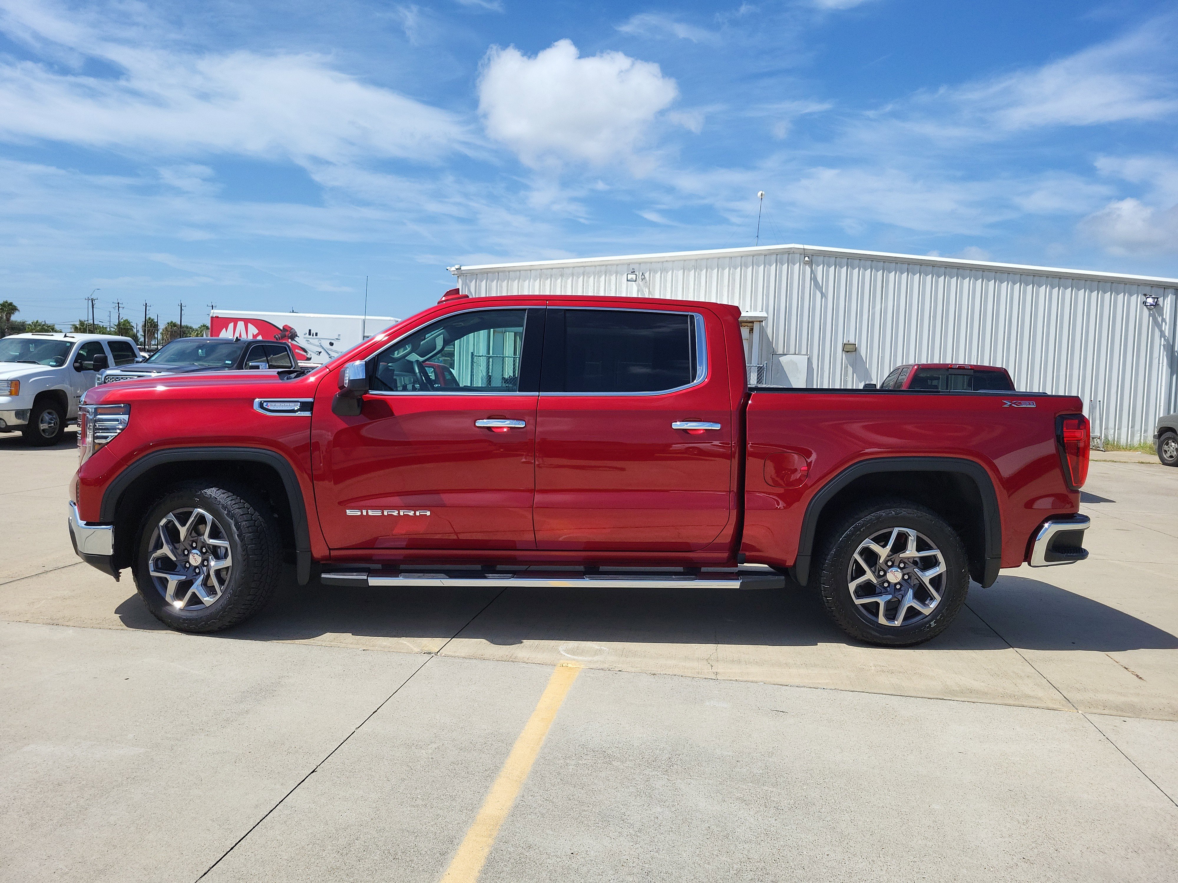 Used 2025 GMC Sierra 1500 SLT image 8