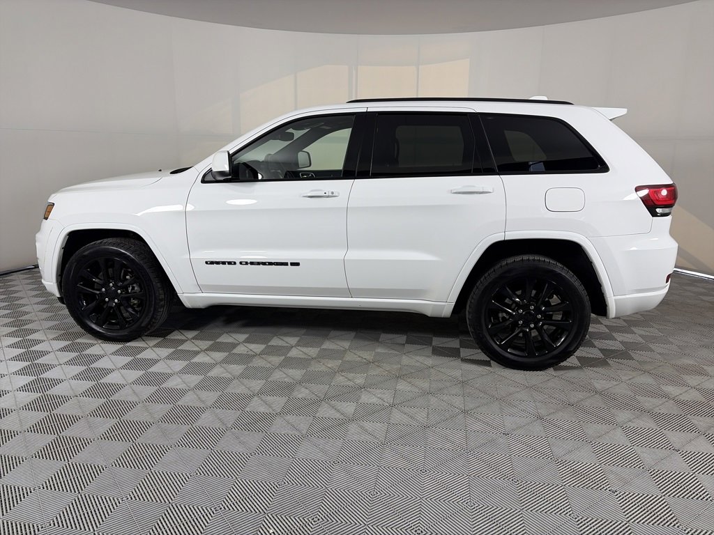 Used 2022 Jeep Grand Cherokee Laredo X image 4