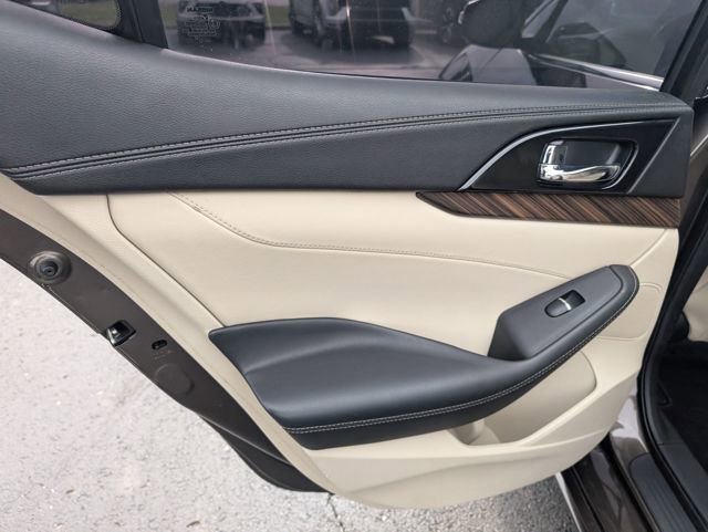 Used 2017 Nissan Maxima Platinum image 11