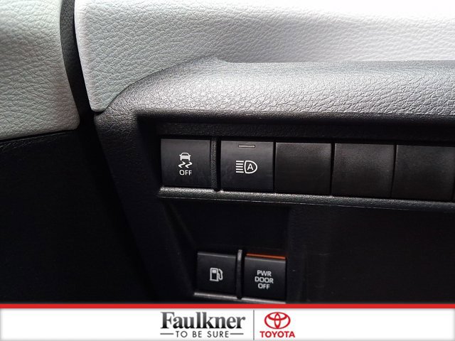 Certified 2025 Toyota Sienna XLE image 24