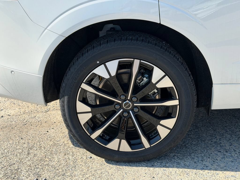 New 2026 Volvo XC60 T8 Plus w/ Climate Package AWD/4WD image 6