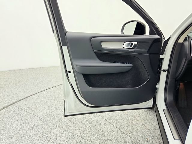 New 2026 Volvo XC40 B5 Core w/ Climate Package image 26