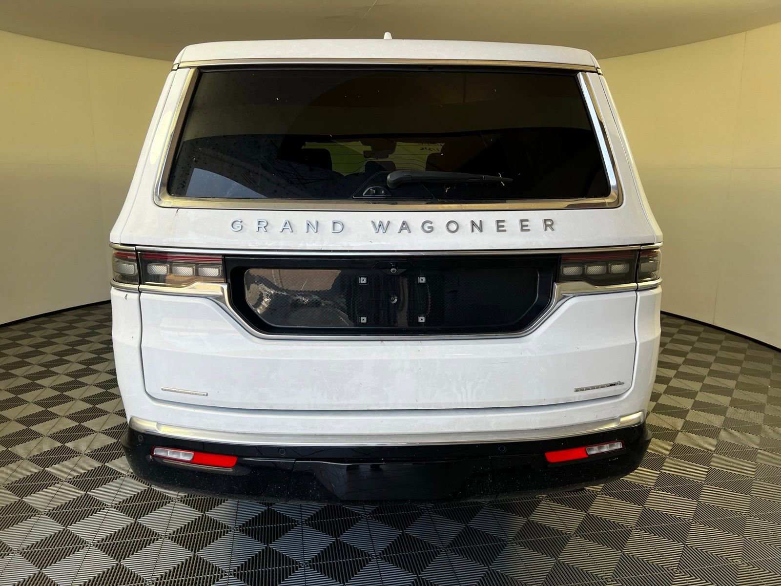Used 2023 Jeep Grand Wagoneer L Series II w/ Premium Group II image 6