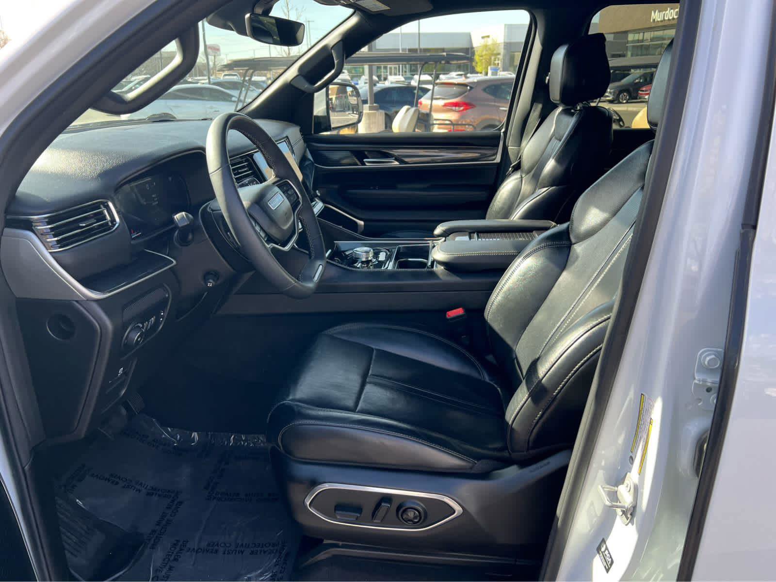 Used 2022 Jeep Wagoneer Series I AWD/4WD image 29