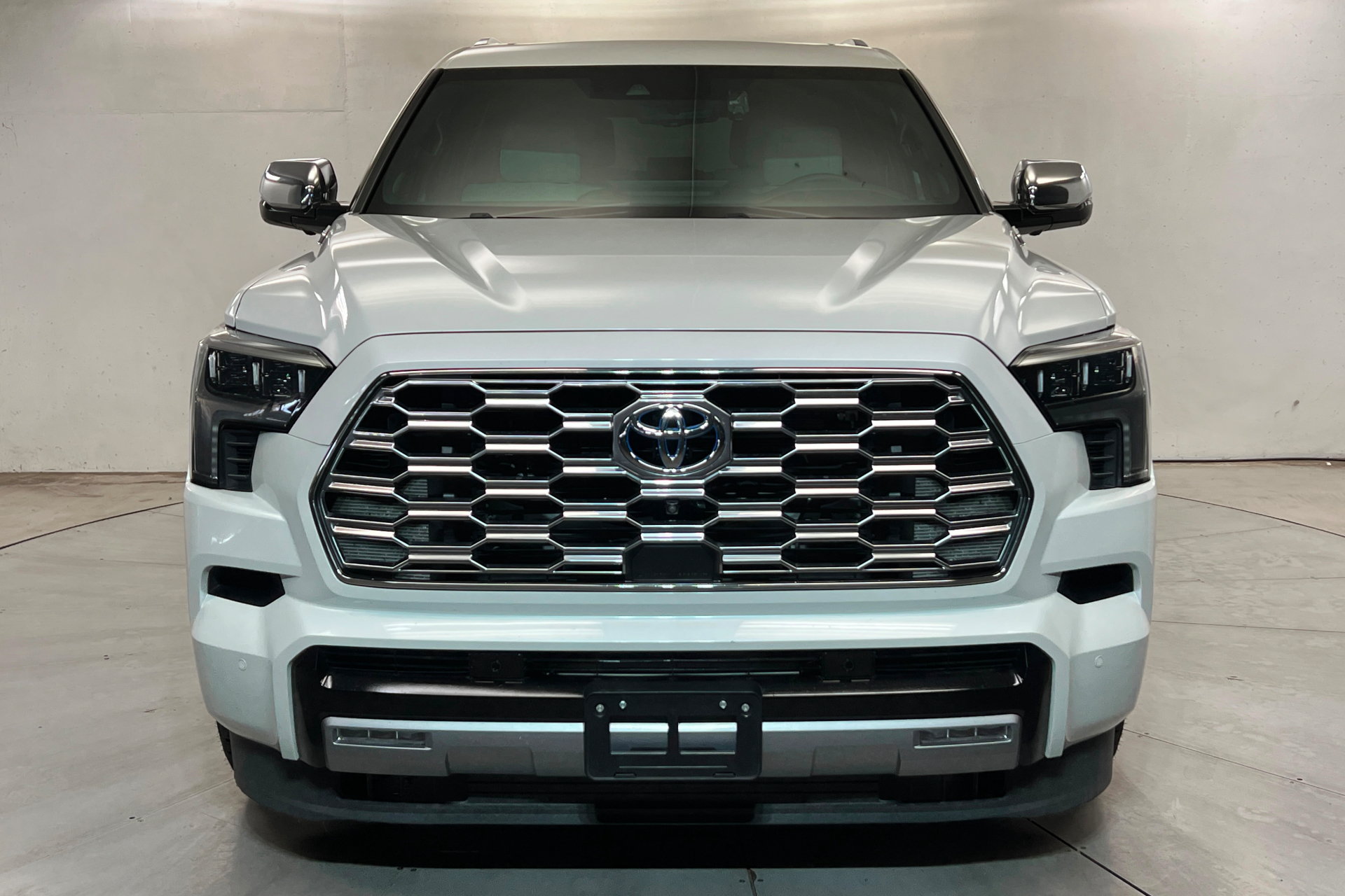 Used 2023 Toyota Sequoia Capstone AWD/4WD image 8