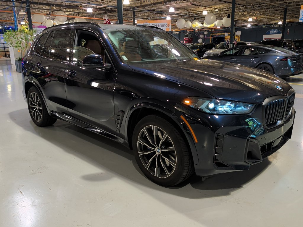 Certified 2024 BMW X5 xDrive40i w/ M Sport Package AWD/4WD image 1