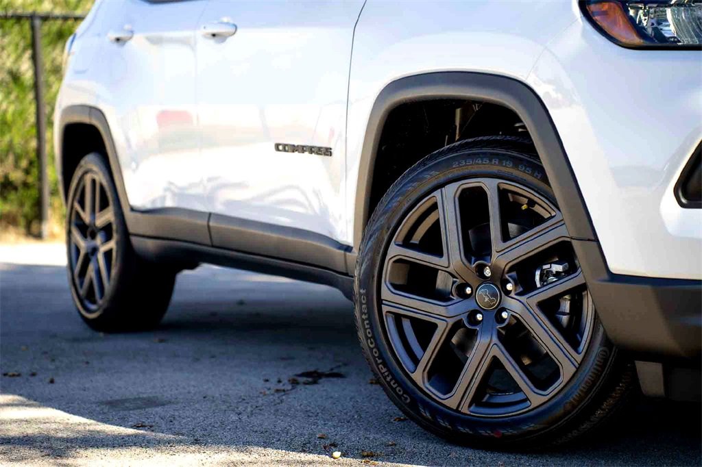 New 2026 Jeep Compass Latitude image 2