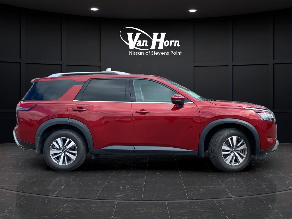 Used 2024 Nissan Pathfinder SL AWD/4WD image 2