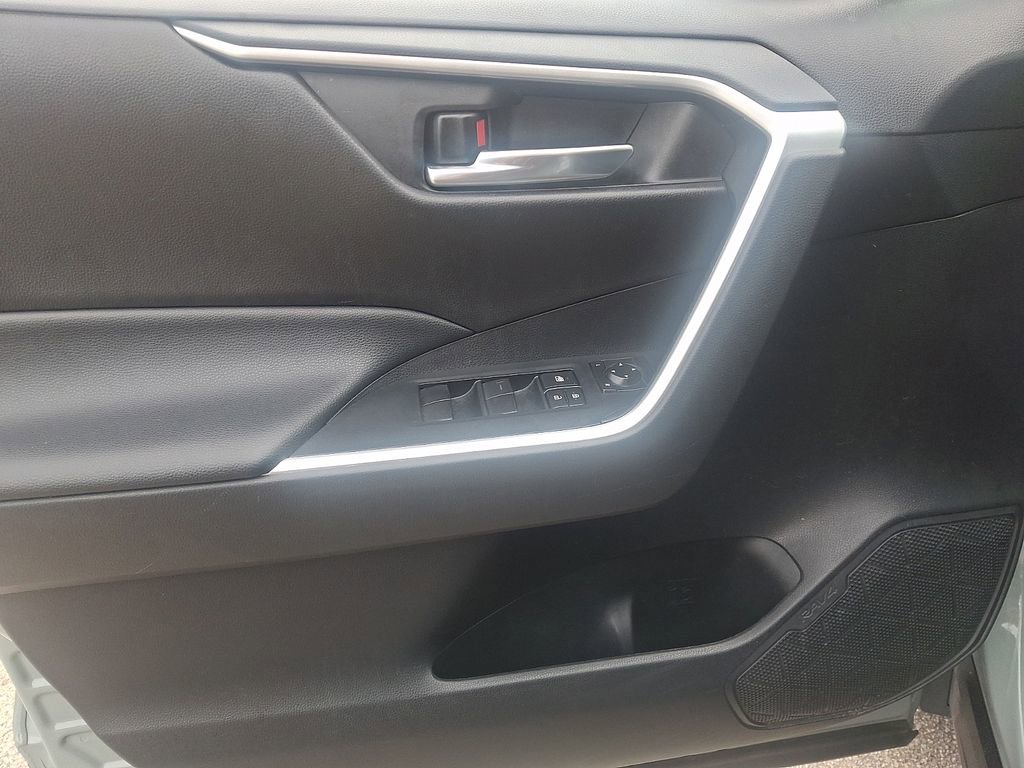 Used 2021 Toyota RAV4 XLE image 12