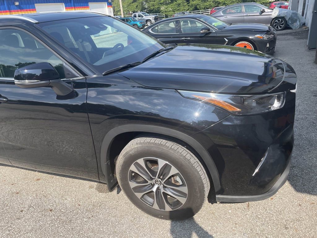 Used 2024 Toyota Highlander LE image 8